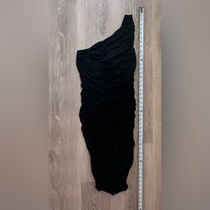 House Of Harlow 1960s Black Rouched One Shoulder Dress. NWT Size‎ M